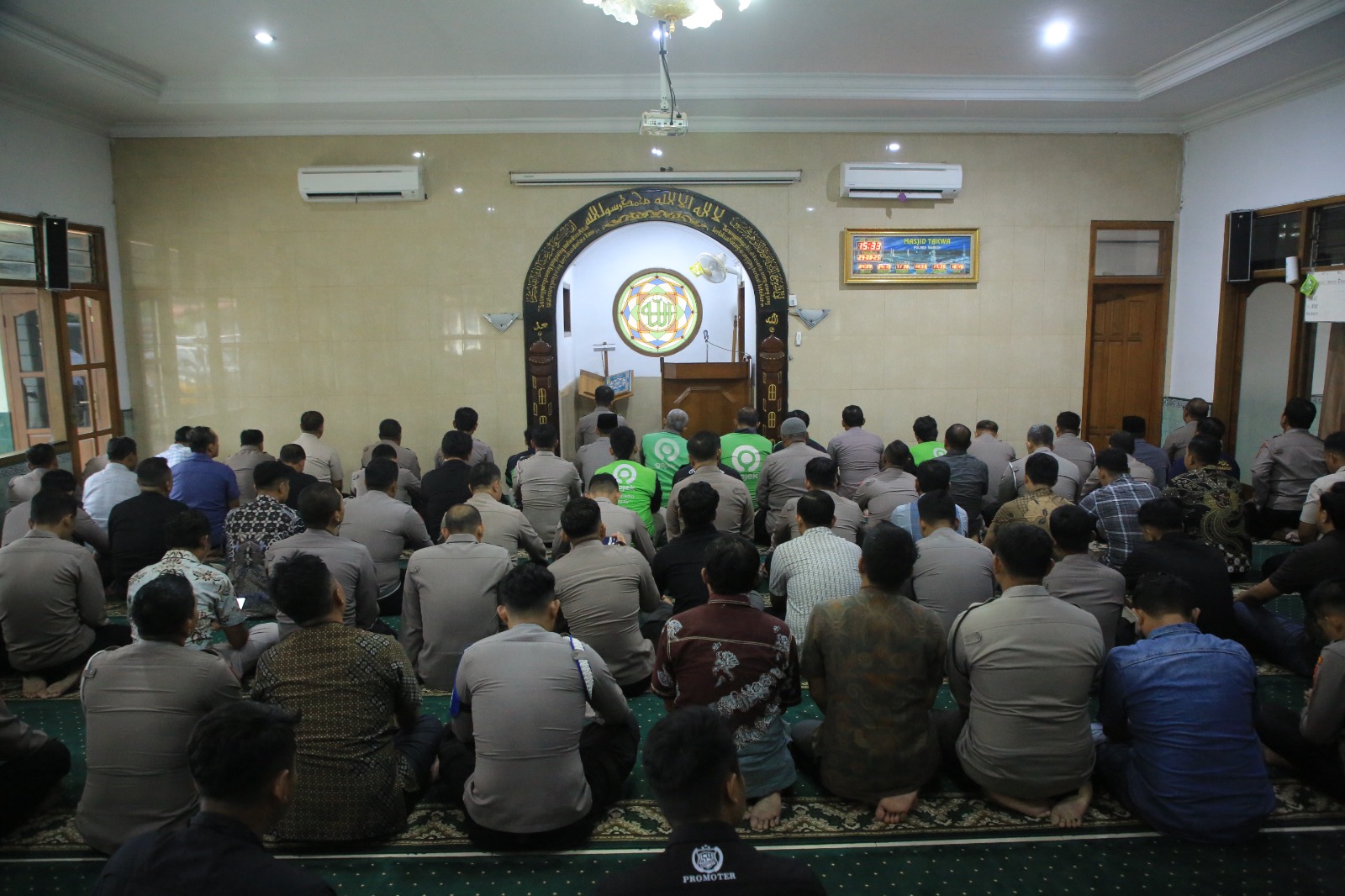Polres Madiun dan Komunitas Ojol Gelar Salat Gaib untuk Affan Kurniawan, Driver Ojol Korban Insiden Rantis Brimob
