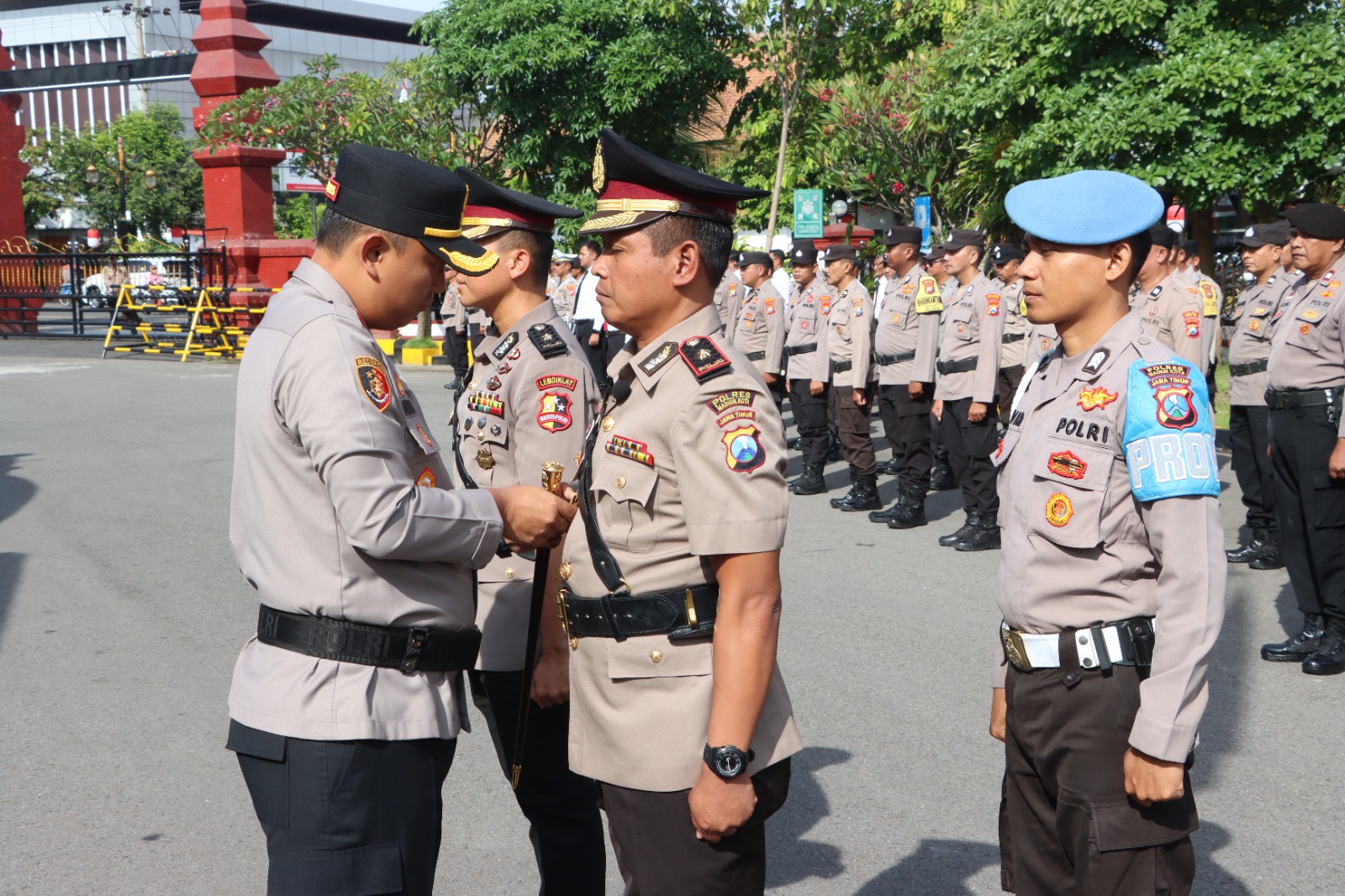 Polres Madiun Kota Gelar Pamit Kenal Wakapolres dan Pelepasan Personel Alih Tugas serta Purna Bhakti