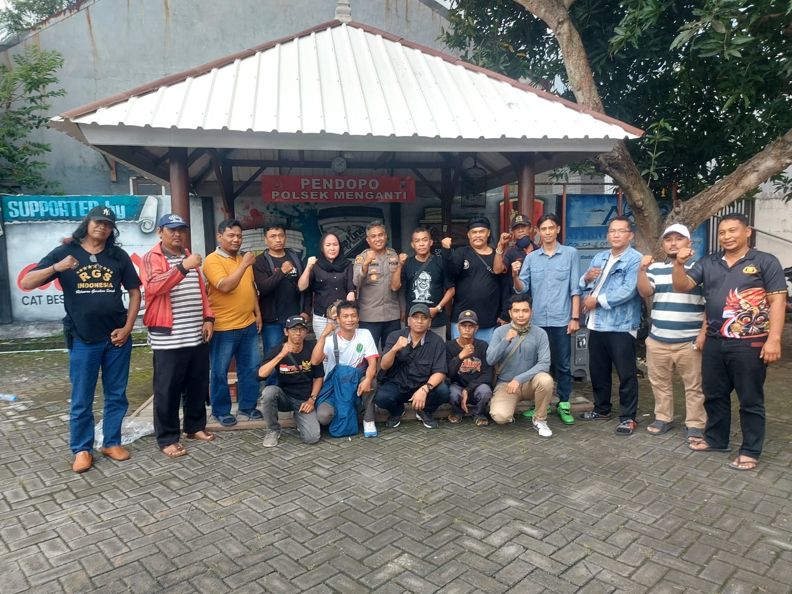 Polsek Menganti Perkuat Bersinergi Dengan Wartawan Dengan Cara Ngopi Bareng