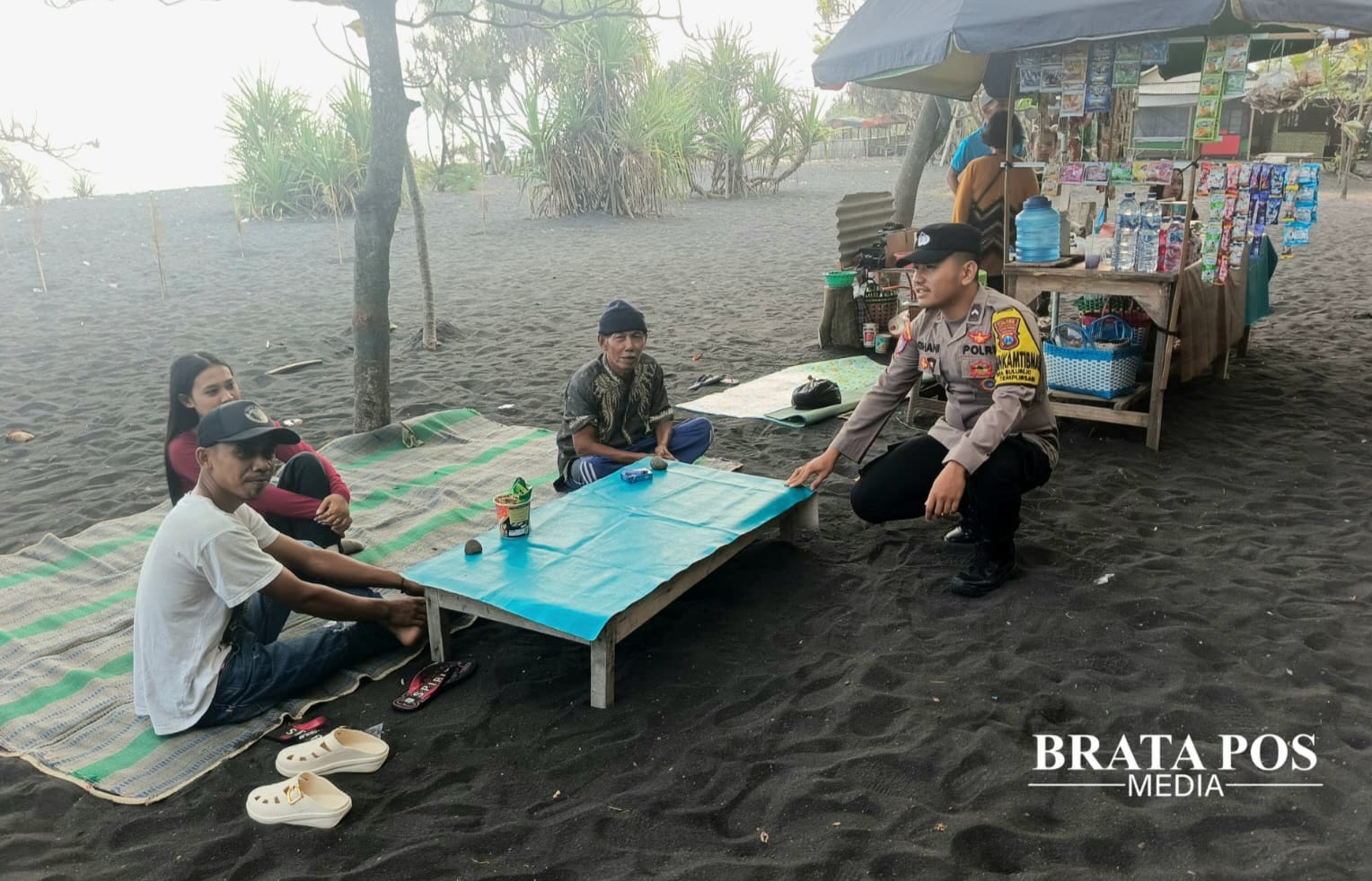 Polsek Tempursari Patroli Sore di Sirkuit dan Pantai Watu Godek, Antisipasi 3C