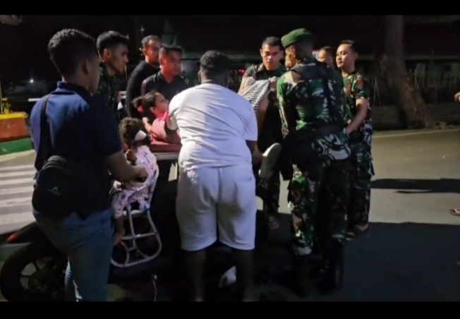 Prajurit Yonif 501/Bajra Yudha, Bantu Proses Persalinan Darurat di Depan Pos Jaga