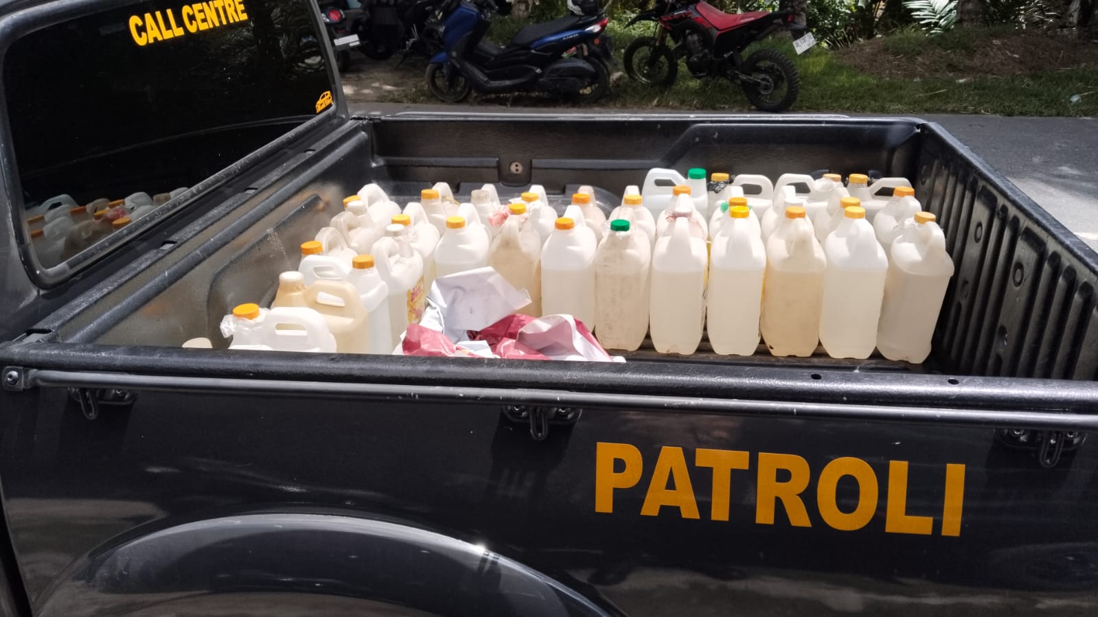 Puluhan Jerigen Minuman Tradisional Jenis Sopi Berhasil Di Sita Polsek Namlea