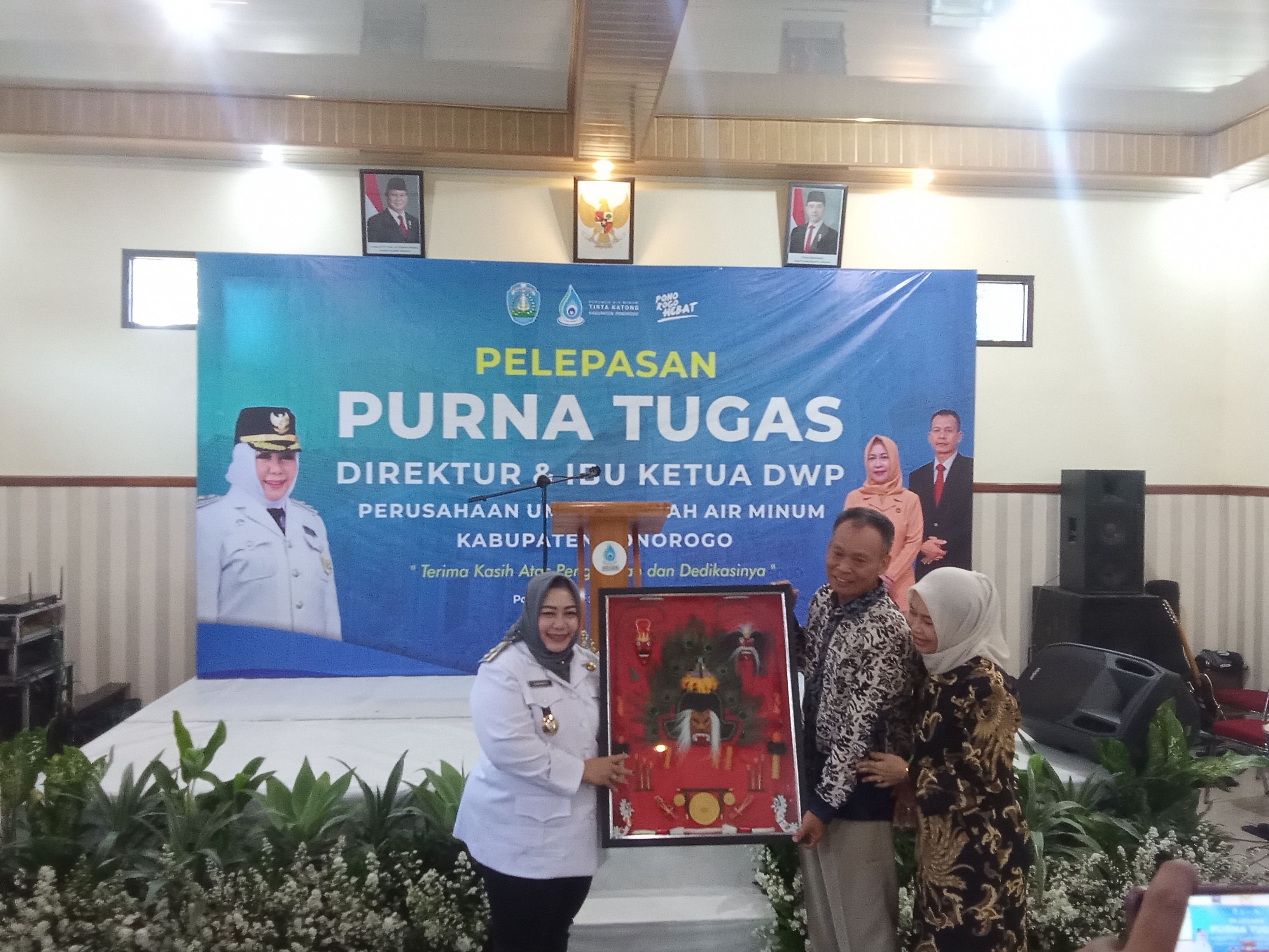 Purna Tugas Setelah 13 Tahun Mengabdi, PUDAM Ponorogo Gelar Pelepasan Direktur Lardi, S.T.