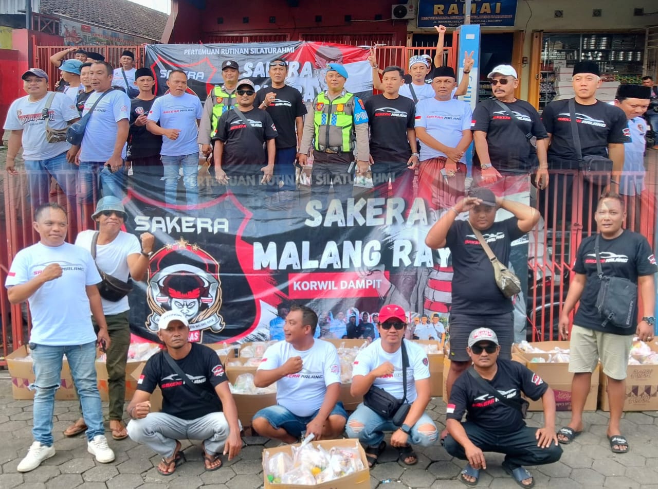 Ramadhan Berkah, Laskar Sakera Korwil Dampit Bagikan Ratusan Takjil Gratis