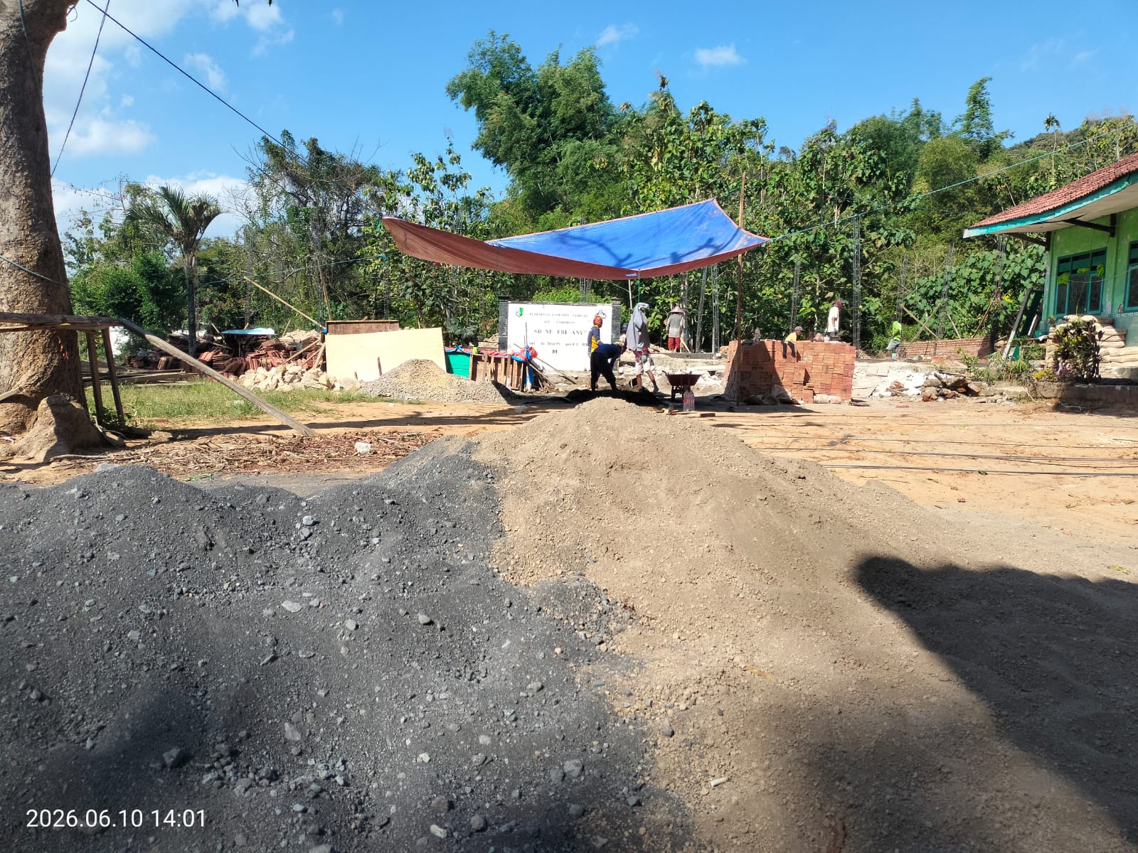 Rehabilitasi SDN Panyepen 3 Diselimuti Pertanyaan, Dugaan Material Tak Sesuai Spesifikasi Mencuat
