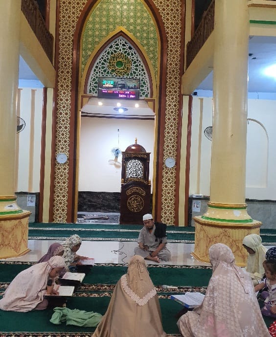 Remaja Masjid Jami' Nurul Iman Dsn.Senggigi Gelar Tadarussan di Malam Bulan Suci Ramadhan 1446 H.
