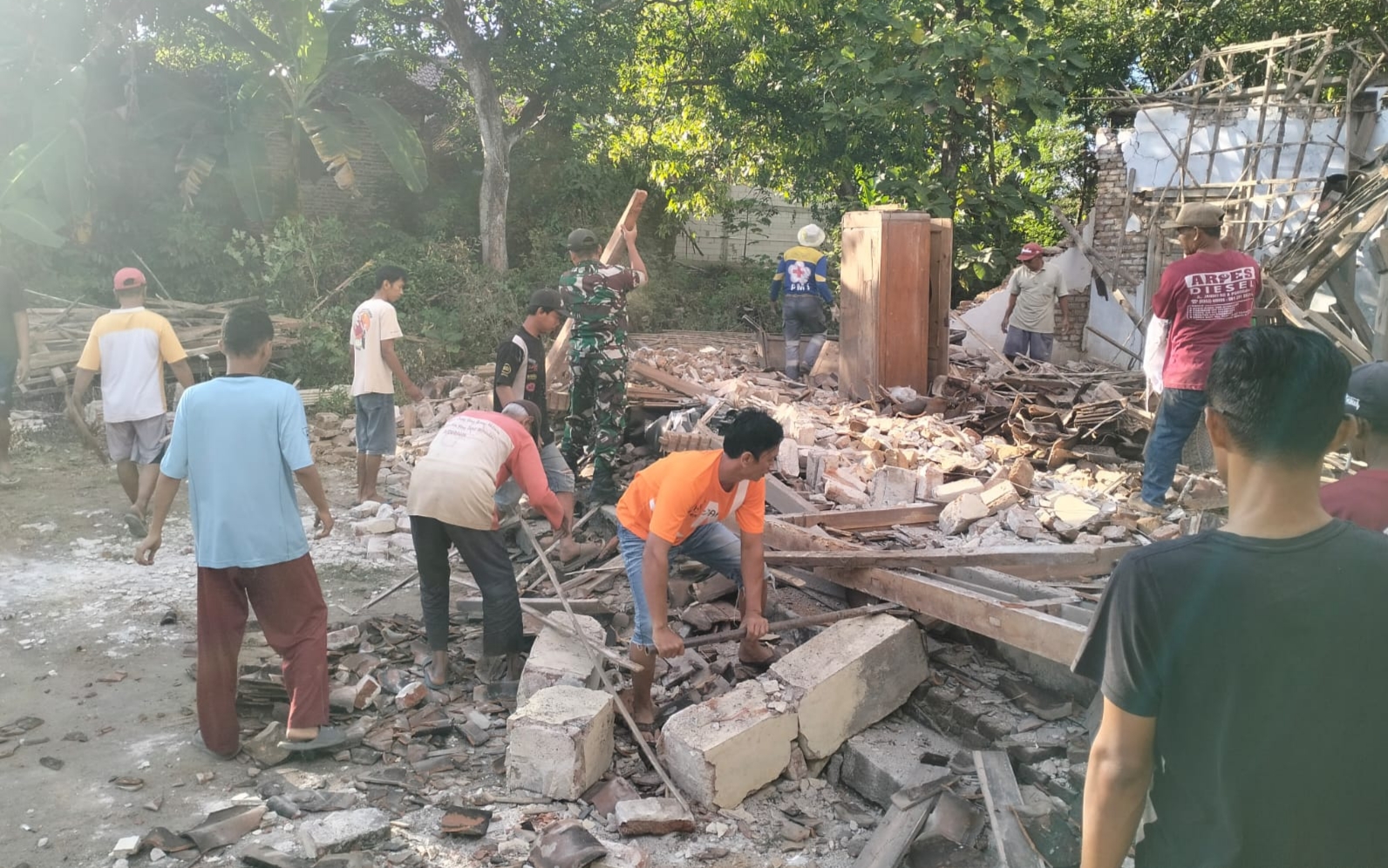 Rumah Nenek 90 Tahun di Ponorogo Roboh, Dua Orang Luka-Luka