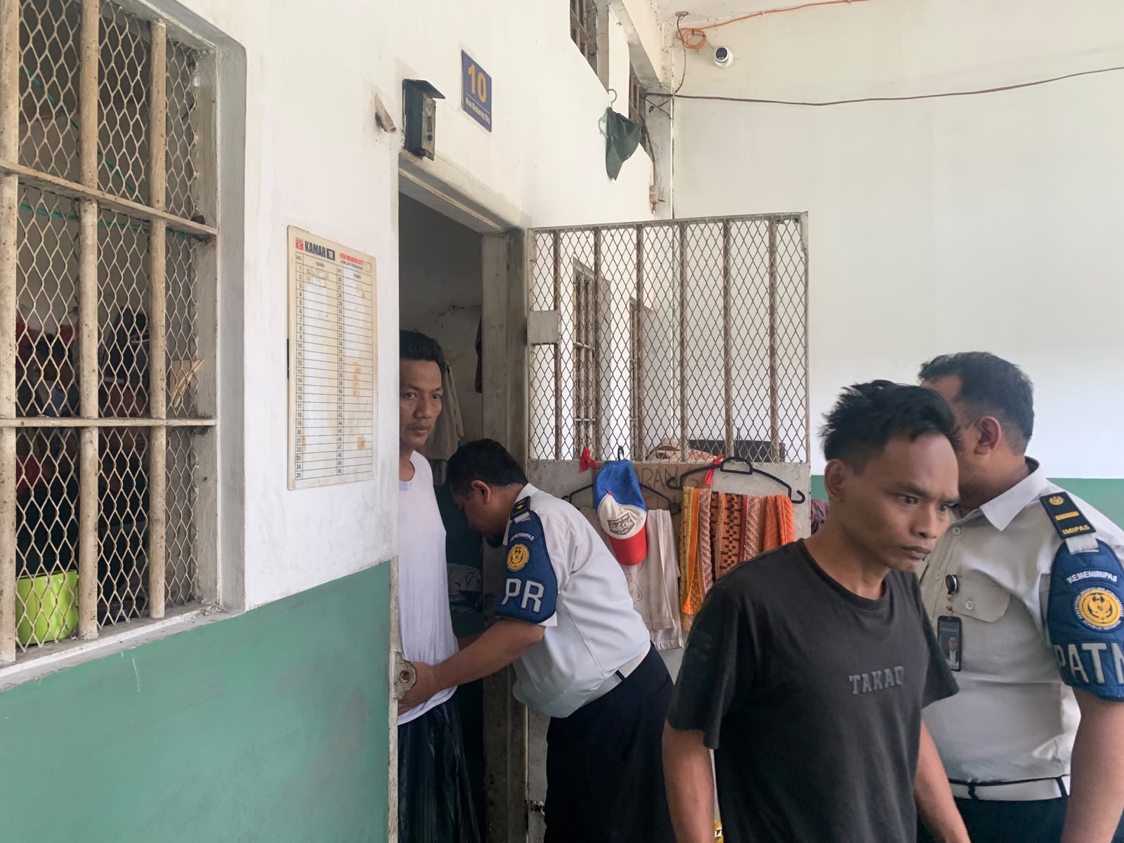Rutan Surabaya Sisir Blok Hunian Warga Binaan, Cegah HP Ilegal hingga Narkoba