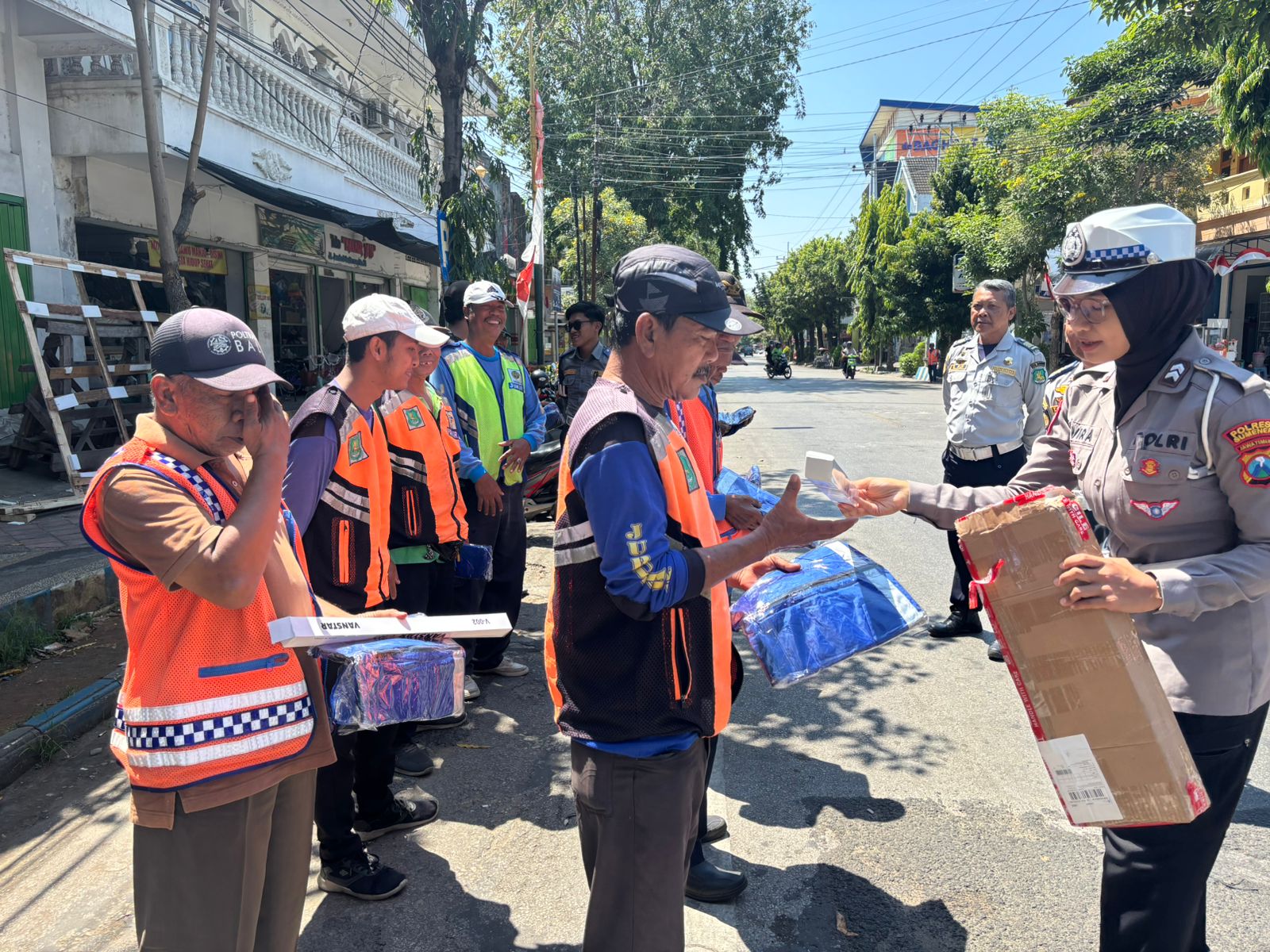 Satlantas Polres Sumenep Edukasi Juru Parkir Pengaturan Lalu Lintas