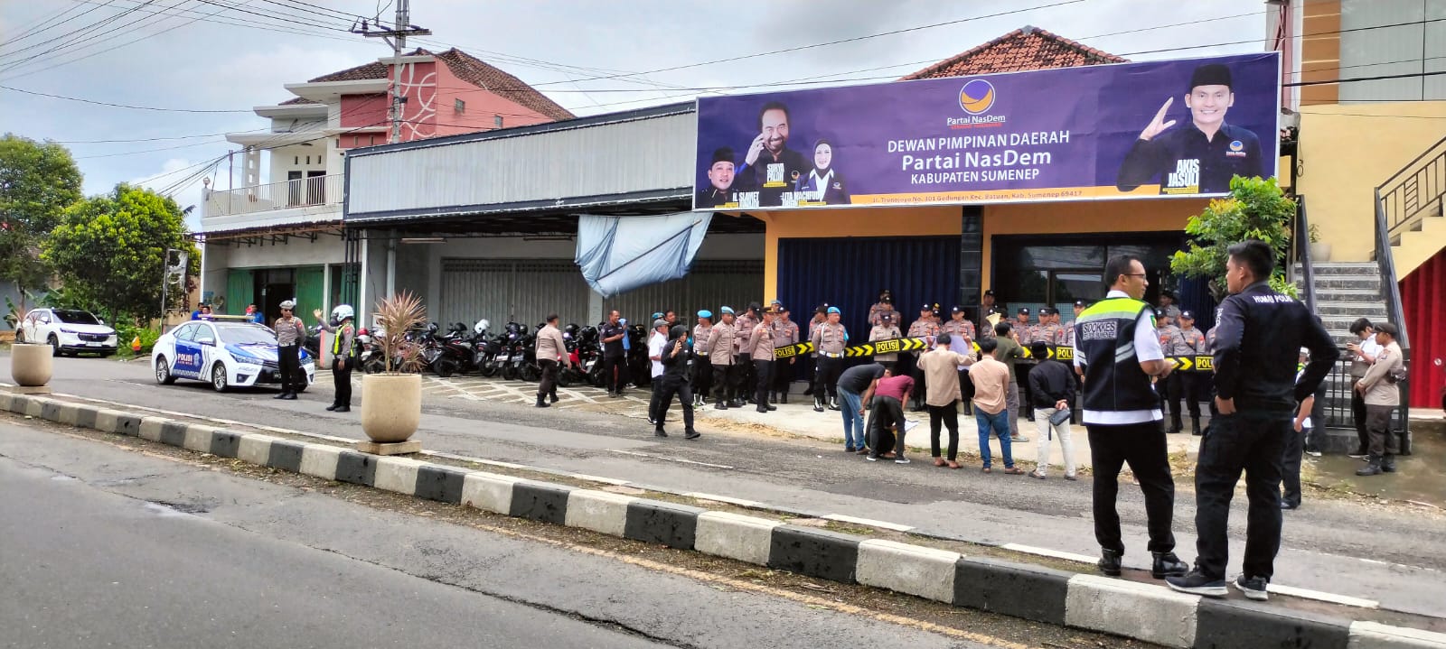 Satlantas Polres Sumenep Laksanakan Pengawalan dan Gatur Lalin Unras