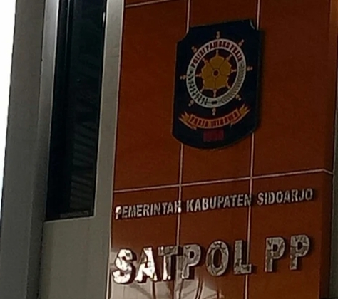 Satpol PP Sidoarjo Angkut 6 PKL Membandel di Taman Pinang