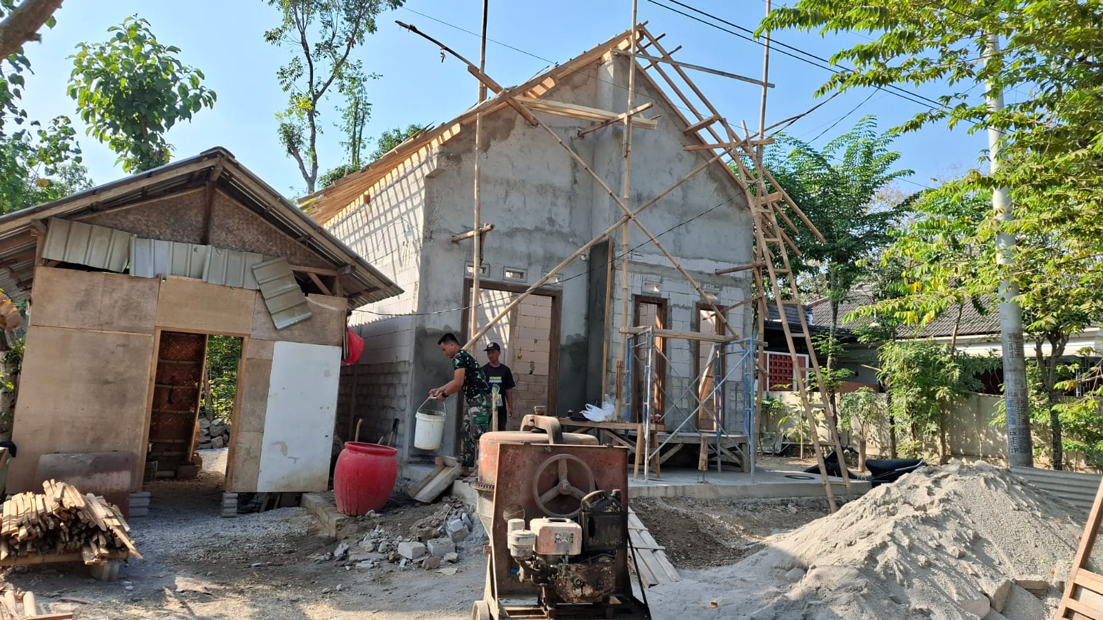 Semangat Gotong Royong Dalam Program RTLH TMMD Ke-129, Rumah Warga Di Rehab Total