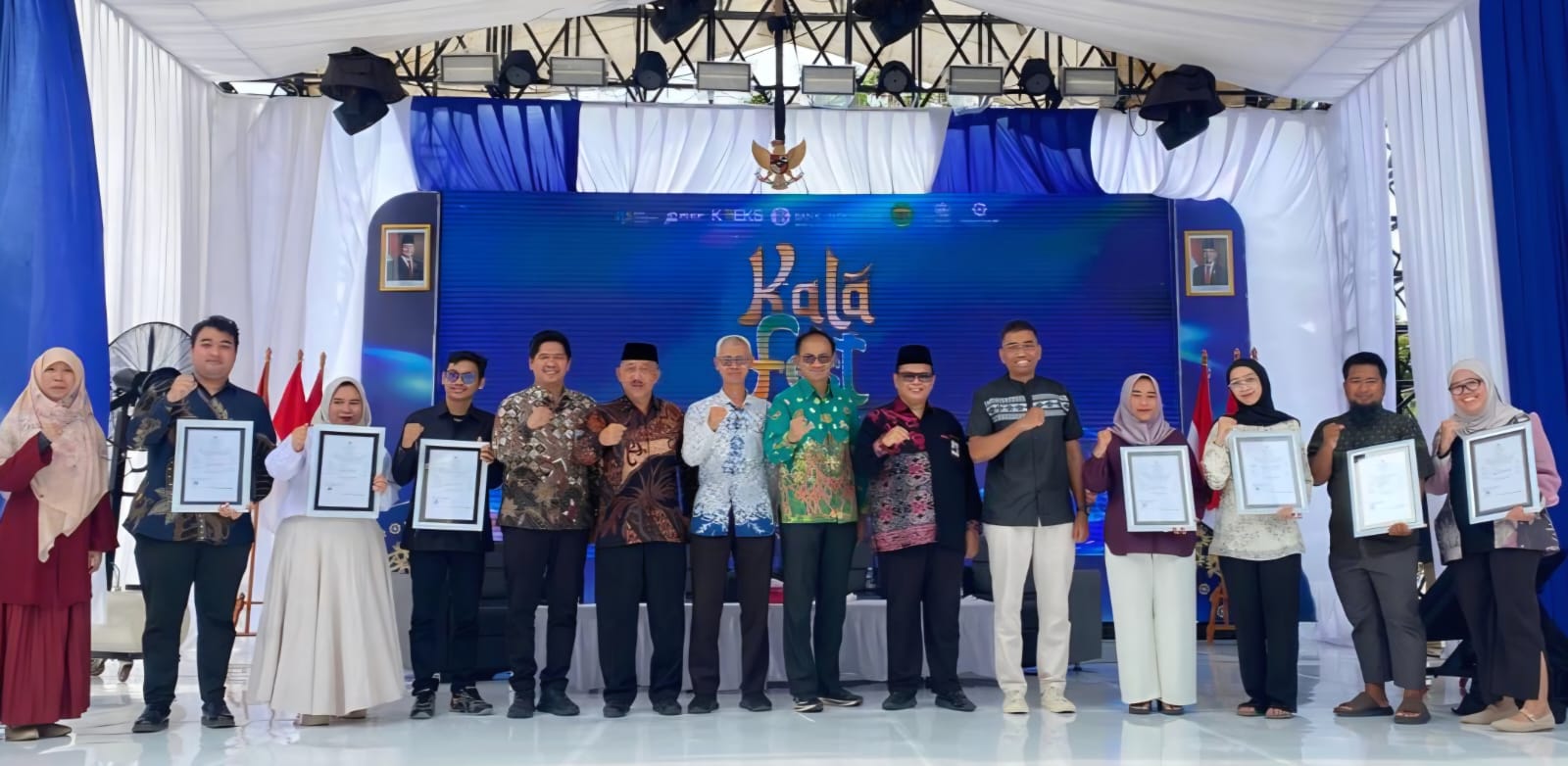 Sosialisasi KDEKS Bahas Tata Kelola ZIS dan Industri Halal, Pelaku Usaha Terima Sertifikat Halal