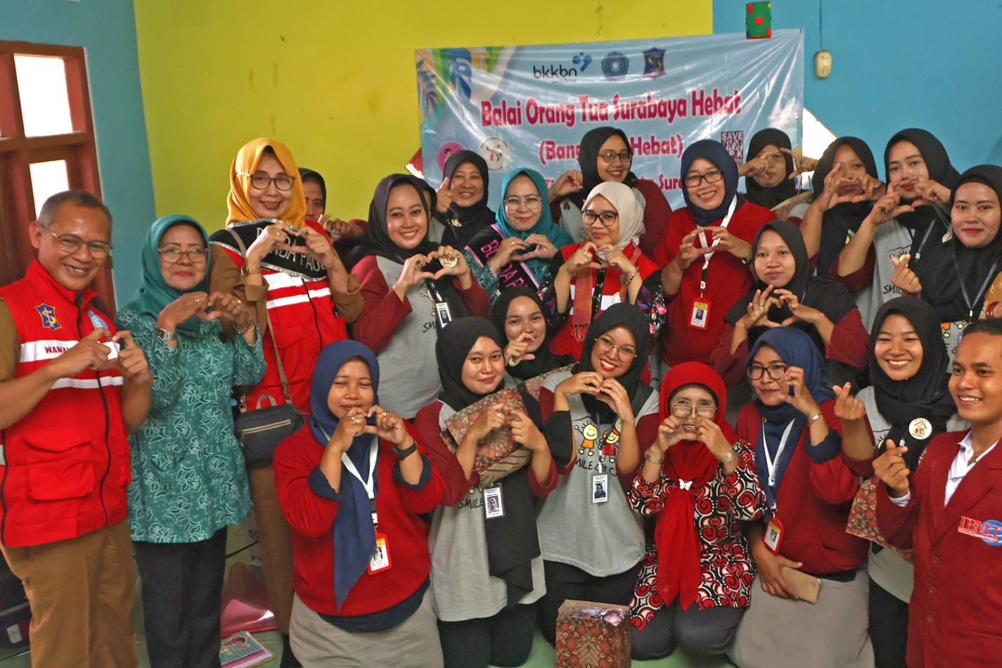 TP PKK Surabaya Gencarkan Edukasi Orang Tua untuk Cegah Judi Online dan Cyberbullying Anak