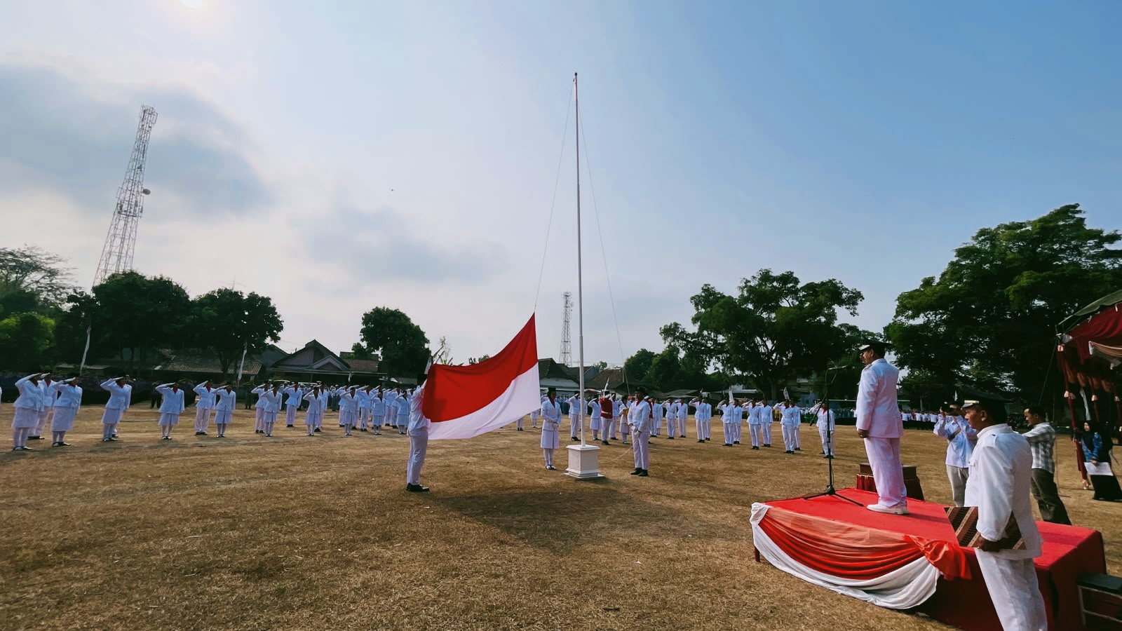 Upacara Peringatan HUT ke-81 Kemerdekaan RI Camat Jenangan : Isi Kemerdekaan Dengan Karya Nyata dan Pengabdian. Dirgahayu Republik Indonesia..!!!