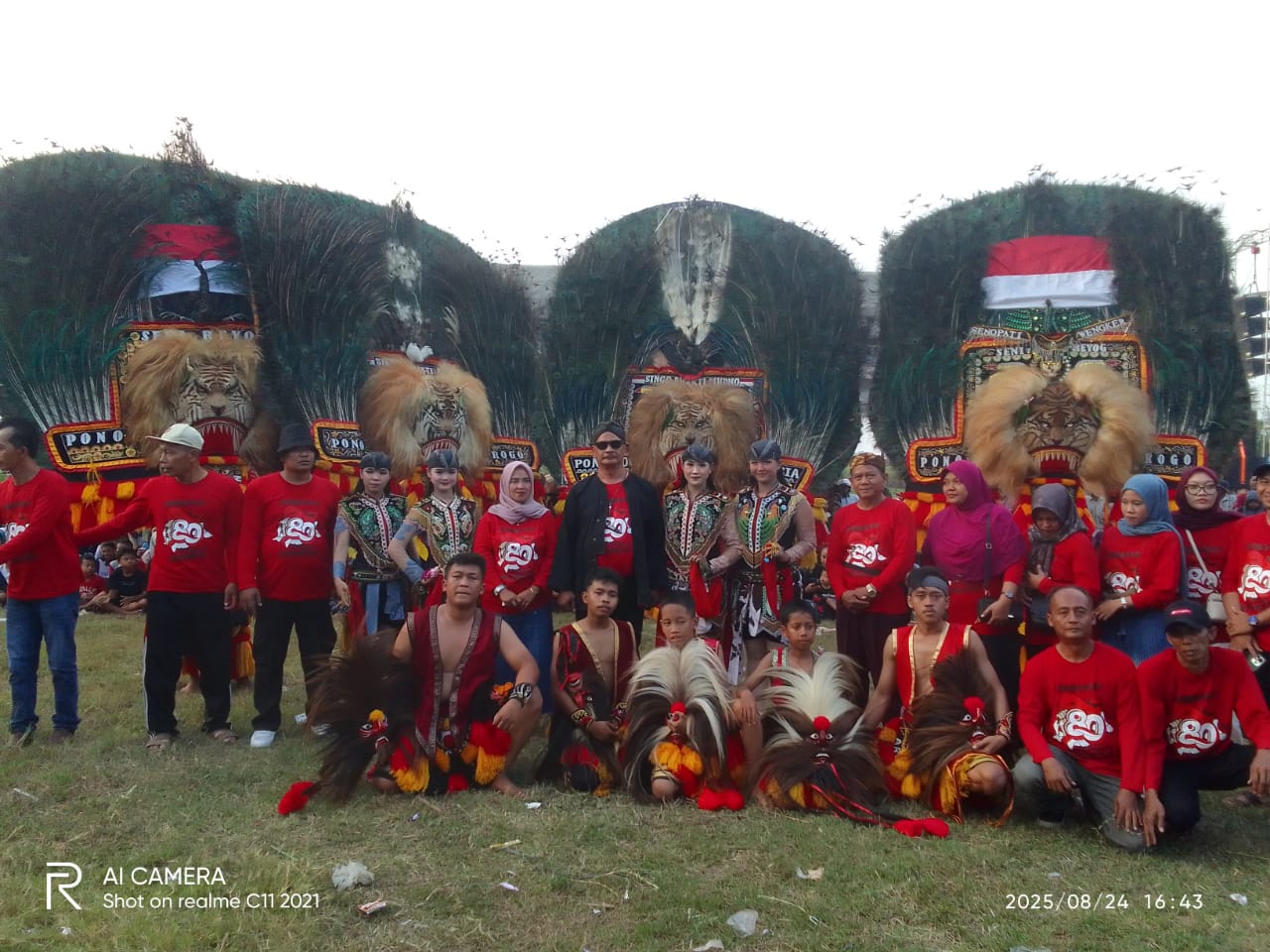 Warga Desa Duwet Meriahkan HUT ke-80 RI, Dengan Jalan Sehat dan Pertunjukan Reog Ponorogo