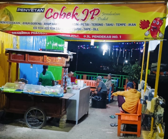 Waroeng Angkringan Jembatan Gantung, Destinasi Kuliner Favorit Baru di Kota Madiun