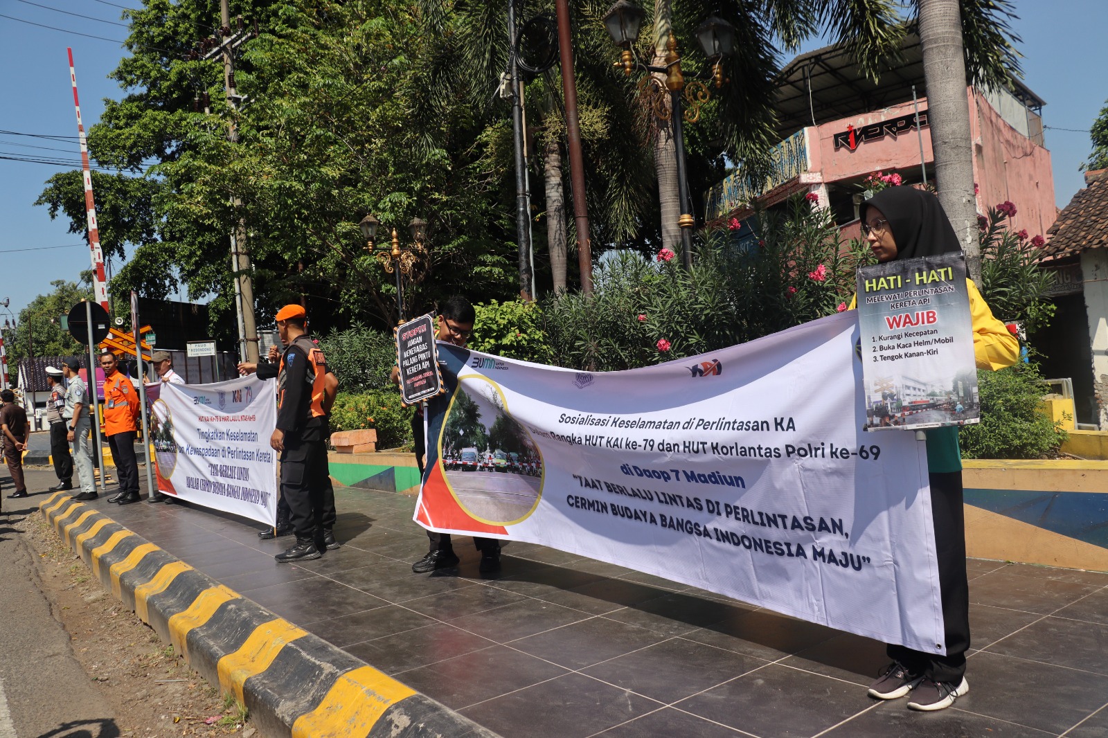 Waspada di Perlintasan Sebidang, PT KAI Daop 7 Madiun Ingatkan Pentingnya Keselamatan